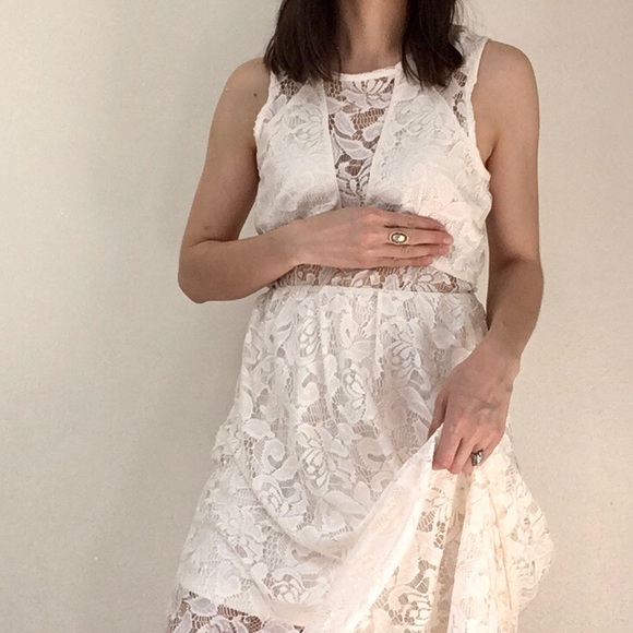 Cream lace dress - Picture 7 of 14
